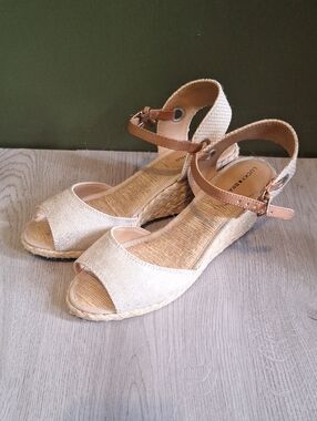 Lucky Brand Neutral Cream Espadrille Wedge Sandals with Tan Straps